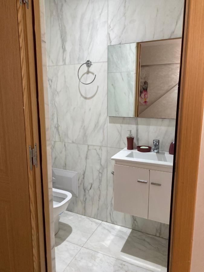 Magnifique Appart F3, Renove, Tres Bien Desservie Casablanca Exterior photo